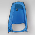 Blaues Pop Up-Toilettenzelt mit offener Front und kleinem Fenster an der Oberseite.